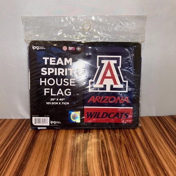 ARIZONA WILDCATS Team Spirit House Flag ~ NCAA Licensed Hologram ~ 28" x 40" NIP - Picture 6 of 10